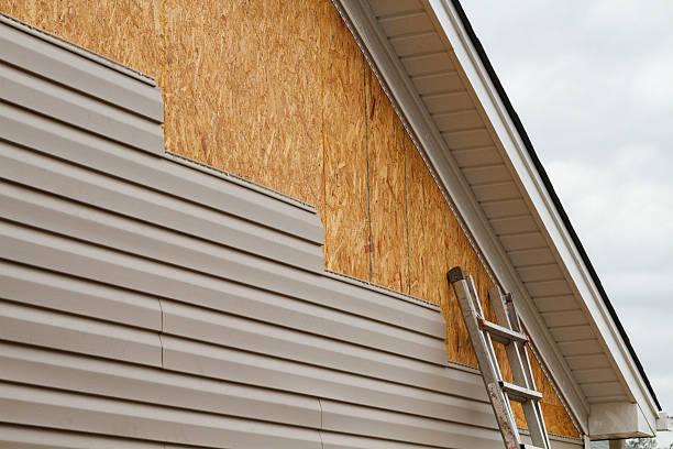 Professional Siding technician working in Washington Court House, OH